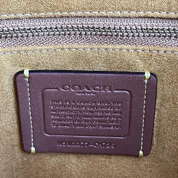 CH726 - Coach Dakota Bucket Bag - Picture 11 of 14
